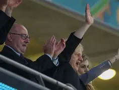 开云体育官方网站-C9血洗G2，Crisp打出惊人五杀激烈交锋半决赛，技惊四座