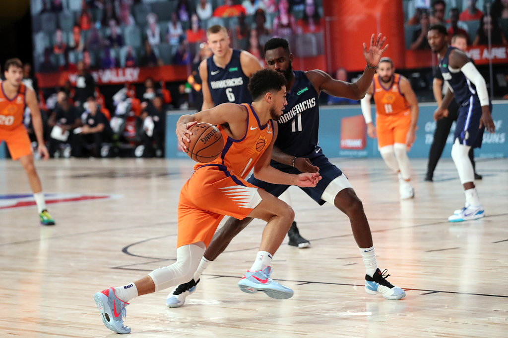 独行侠轻取山西队，布克扛起全队