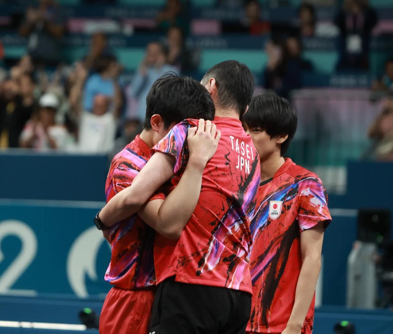 日本队鏖战德国队,张本智和状态火热 日本队鏖战德国队,张本智和状态火热