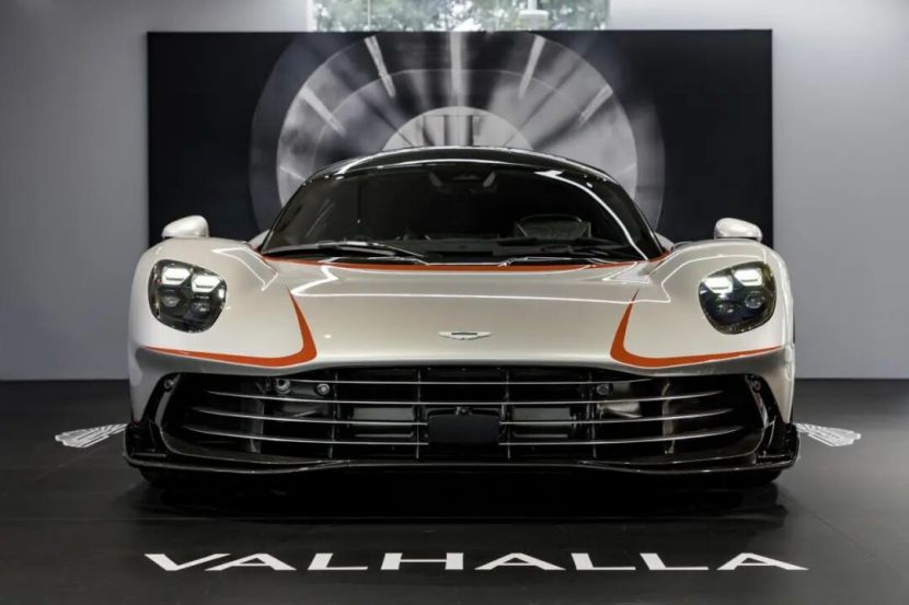 开云体育登录-阿斯顿马丁绝杀雷诺车队，塞恩斯点燃赛场