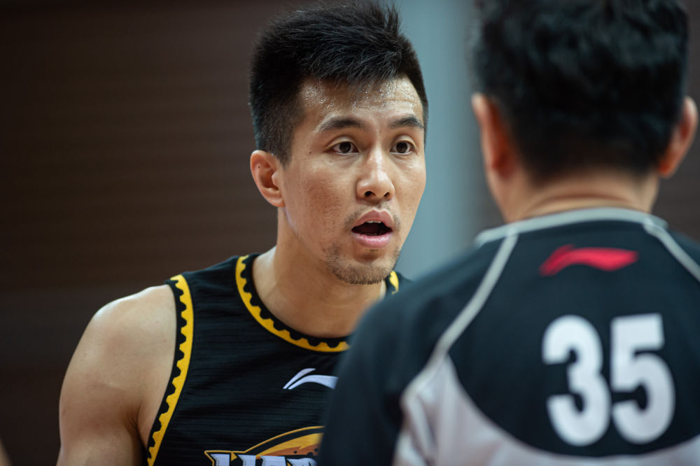 上海队险胜青岛队,锡安带队取胜 上海队险胜青岛队,锡安带队取胜